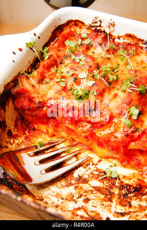 Cannelloni de viande de dinde en white bowl Banque D'Images