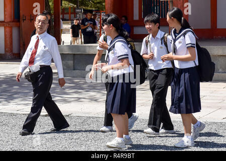 Les élèves sur une sortie, Kyoto, Japon Banque D'Images