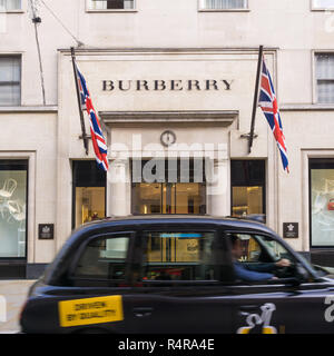 La Burberry magasin phare à New Bond Street, London Banque D'Images