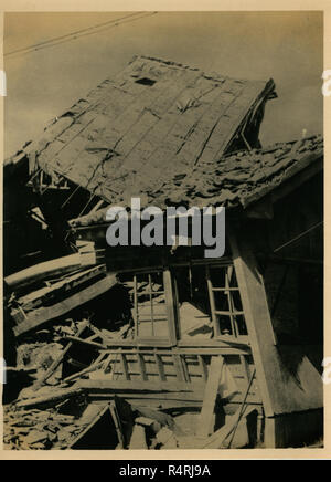 Ruines de la ville dévastée après un bombardement atomique, août 1945, Hiroshima, Japon Banque D'Images