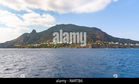 Vue panoramique sur l''île de Panarea, Îles Éoliennes, Italie Banque D'Images