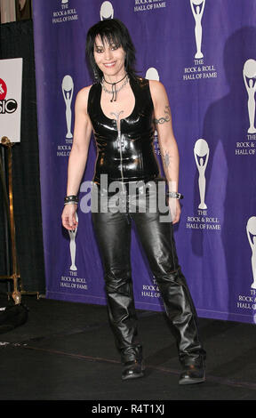 NEW YORK Ð 11 Mars : Joan Jett pose dans la salle de presse au 2008 Rock n' Roll Hall of Fame de la cérémonie à l'hôtel Waldorf =Astoria à New York. (Photo par Steve Mack/S.D. Mack Photos). Banque D'Images