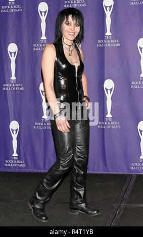 NEW YORK Ð 11 Mars : Joan Jett pose dans la salle de presse au 2008 Rock n' Roll Hall of Fame de la cérémonie à l'hôtel Waldorf =Astoria à New York. (Photo par Steve Mack/S.D. Mack Photos). Banque D'Images