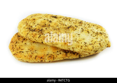 Corn chips de maïs croustillant / isolés avec l'assaisonnement de sel isolé sur fond blanc Banque D'Images