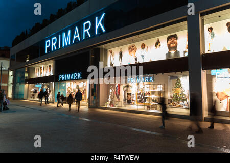 Valencia, Espagne - 25 novembre 2018 : Primark magasin à Valence. Ss un détaillant de mode rapide, vente de divers produits de soins à domicile et de la mode. Banque D'Images