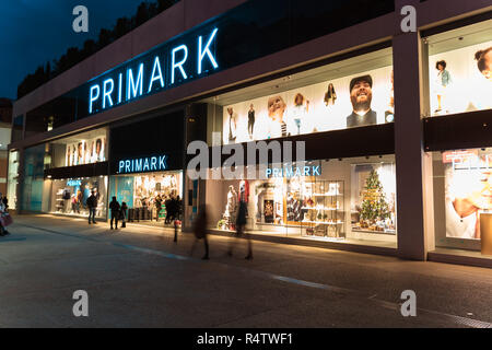 Valencia, Espagne - 25 novembre 2018 : Primark magasin à Valence. Ss un détaillant de mode rapide, vente de divers produits de soins à domicile et de la mode. Banque D'Images