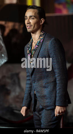 Robert Sheehan vu assister à la première mondiale de moteurs 'Mortal' au Cineworld Leicester Square à Londres. Banque D'Images