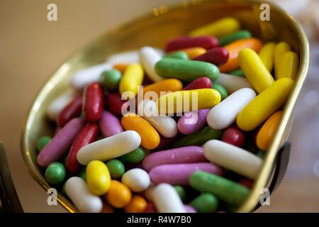 Le bac de jelly beans bonbons multicolores Banque D'Images