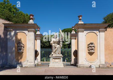 Statue de la déesse Rome, Villa Médicis, Rome, Italie Banque D'Images