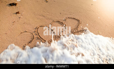 Libre De Droit De 22 Numeros Inscrits Sur Le Sable Humide Sur La Plage Sur L Ocean Concept De Nouvelle Annee Noel Et Voyager Sur Les Vacances D Hiver Photo Stock Alamy