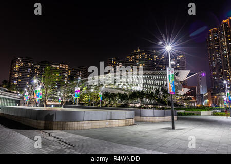 West Kowloon, Hong Kong - 09 octobre, 2018 : Hong Kong à l'Ouest Gare de Kowloon dans la nuit. C'est le terminus de la section de Hong Kong de la gua Banque D'Images