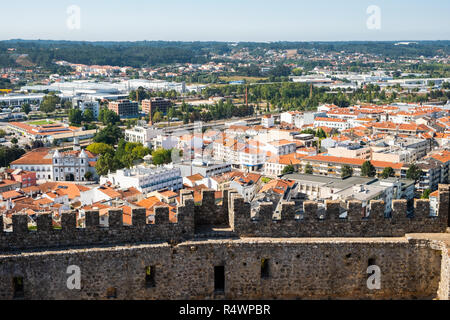 Pombal, Portugal - 22 septembre 2018 : Vue de la ville de l'intérieur du château de Leiria, Portugal Pombal District Banque D'Images