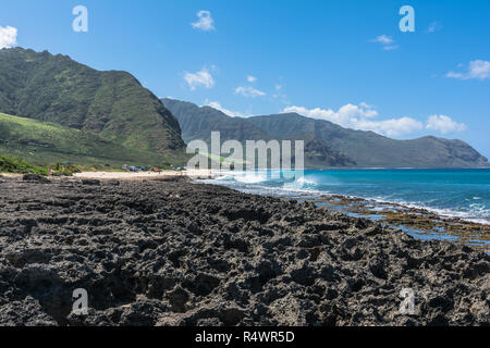 Le long de la côte de lave Makua à West Oahu, Hawaii Banque D'Images