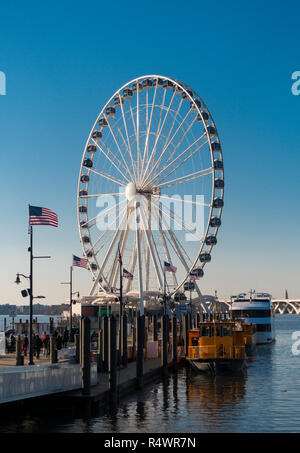 NATIONAL HARBOR, Maryland, États-Unis - l'attraction de la roue de la capitale. Banque D'Images