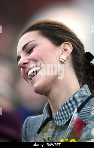 Le duc et la duchesse de Cambridge arrivent pour une visite à l'Université de Leicester, où le couple royal va entendre parler de l'université&acirc ;€™programmes éducatifs, rencontrer les étudiants et les chercheurs du centenaire. Banque D'Images