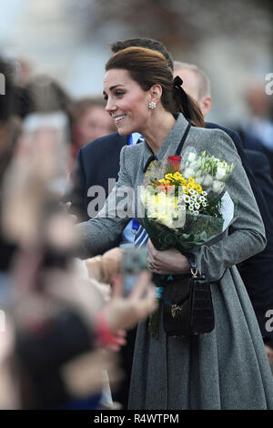 Le duc et la duchesse de Cambridge arrivent pour une visite à l'Université de Leicester, où le couple royal entendera sur les programmes éducatifs de l'université, rencontrant des étudiants et des universitaires du Centenaire. Banque D'Images