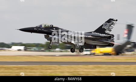 Belgian Air Force F-16 Fighting Falcon d'effectuer au Royal International Air Tattoo 2018 Banque D'Images