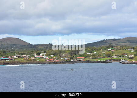 Hanga Roa, Rapa Nui (Île de Pâques) du port. Capitale de l'île de Pâques et la plus grande ville avec une population d'environ 3 500. Banque D'Images