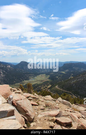 Une vue spectaculaire des montagnes Rocheuses à partir d'un pull à arrêter sur la Trail Ridge Road dans le Parc National des Montagnes Rocheuses, Estes Park, Colorado, USA Banque D'Images