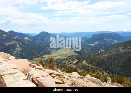 Une vue spectaculaire des montagnes Rocheuses à partir d'un pull à arrêter sur la Trail Ridge Road dans le Parc National des Montagnes Rocheuses, Estes Park, Colorado, USA Banque D'Images