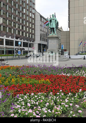 BUDAPEST, HONGRIE - le 13 juillet : Baron Jozsef Statue Eotvos à Budapest le 13 juillet 2015. Monument de Jozsef Eotvos Baron de Szatmarcseke était un Hongrois Banque D'Images