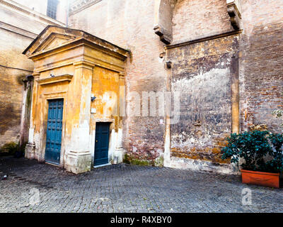 Entrée latérale de la Basilique Santa Maria in Trastevere - Rome, Italie Banque D'Images