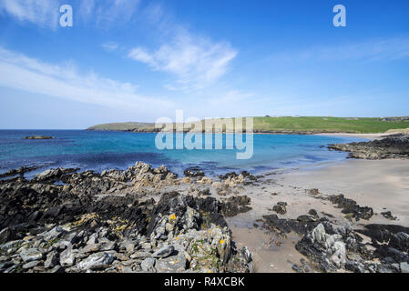 Plage de sable à Sandwick Ouest sur l'île de Yell, Shetland, Scotland, UK Banque D'Images