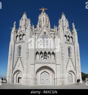 Un large panorama de l'ange style néo-roman, néo-, entretenait style néo-roman, néo-gothique Église Expiatoire du Sacré-Cœur de Jésus, Barcelone, Espagne Banque D'Images