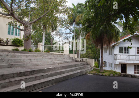 La Havane, Cuba - février 2,2017 : Finca Vigia où Ernest Hemingway a vécu de 1939 à 1960.De l'arrière de la véranda et une tour adjacente a Banque D'Images