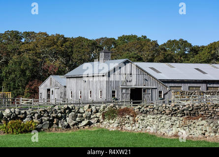 Grange en pierre rustique et mur, Westport, Massachusetts, USA. Banque D'Images