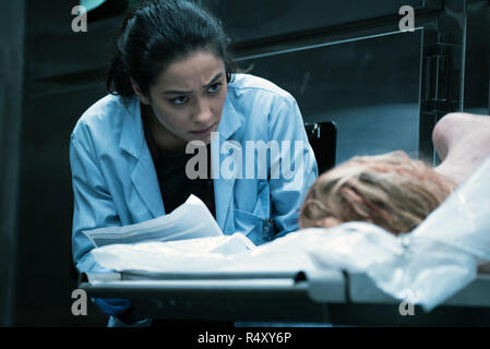 La possession d'Hannah Grace est un film d'horreur surnaturel américain réalisé par Diederik van Rooijen. Il stars Shay Mitchell, Kirby Johnson, Stana Katic, Damon, gris et Nick Thune. Cette photo est pour un usage éditorial uniquement et est l'auteur de la société film et/ou le photographe attribué par le film ou la société de production et ne peut être reproduite que par des publications dans le cadre de la promotion du film ci-dessus. Un crédit obligatoire pour l'entreprise de film est nécessaire. Le photographe devrait également être portés lorsqu'il est connu. Banque D'Images