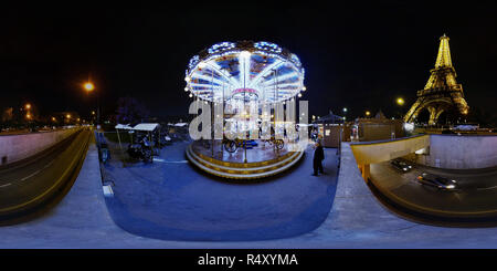 Vue panoramique à 360° de Vintage merry go round et la Tour Eiffel, Paris France 360vr, panorama 360