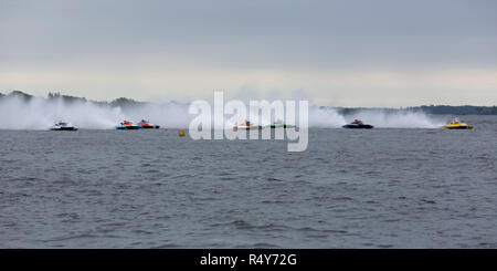 Pendant la course de la Coupe Nickel Gananoque Gananoque en régate d'Hydroplane en Ontario, Canada. L'assemblée annuelle des courses ont lieu dans l'été. Banque D'Images