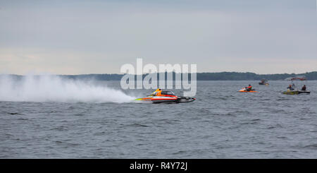 Pendant la course de la Coupe Nickel Gananoque Gananoque en régate d'Hydroplane en Ontario, Canada. L'assemblée annuelle des courses ont lieu dans l'été. Banque D'Images