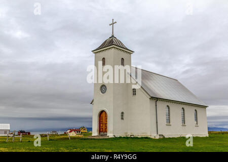 Sur l'île de Flatey Flatey Church, au large des fjords ouest de l'Islande. Banque D'Images