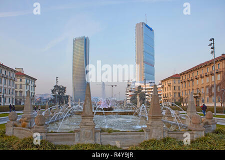 L'architecture moderne de l'hôtel Citylife, district de Giulio Cesare square, à Milan, Italie Banque D'Images