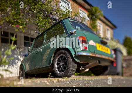 British Racing Green Mini Cooper Banque D'Images