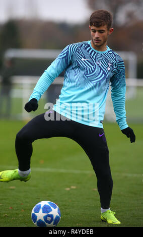 Enfield, Royaume-Uni. 28 Nov, 2018. Mauricio Pochettino pendant l'UEFA Youth League match entre Tottenham Hotspur et l'Inter Milan à Hotspur Way, Enfield. Premier League et Ligue de football images sont soumis à licence DataCo usage éditorial seulement aucune utilisation non autorisée avec l'audio, vidéo, données, listes de luminaire (en dehors de l'UE), club ou la Ligue de logos ou services 'live'. En ligne De-match utilisation limitée à 45 images ( +15 en temps supplémentaire). Aucune utilisation d'émuler des images en mouvement. Aucune utilisation de pari, de jeux ou d'un club ou la ligue/player Crédit : publications Foto Action Sport/Alamy Live News Banque D'Images