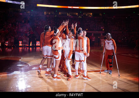 Austin, TX, USA. 28 Nov, 2018. Texas longhorns en action au cours de la Basket-ball match contre l'UTSA Roadrunners au Frank Erwin Center à Austin, TX. Mario Cantu/CSM/Alamy Live News Banque D'Images