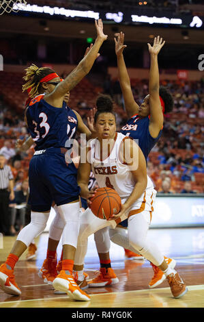 Austin, TX, USA. 28 Nov, 2018. Texas longhorns destin Littleton # 04 en action au cours de la Basket-ball match contre à l'UTSA Frank Erwin Center à Austin, TX. Mario Cantu/CSM/Alamy Live News Banque D'Images