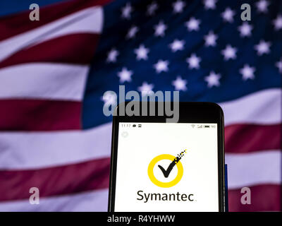 Kiev, Ukraine. 28 Nov, 2018. Logiciel Symantec logo de l'entreprise vu affichée sur téléphone intelligent. Crédit : Igor Golovniov SOPA/Images/ZUMA/Alamy Fil Live News Banque D'Images