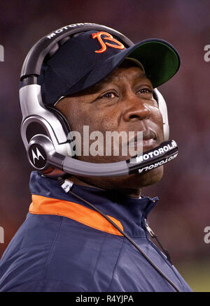 San Francisco, Californie, USA. 12Th Nov, 2009. L'entraîneur-chef Chicago Bears Lovie Smith le Jeudi, Novembre 12, 2009 à Candlestick Park, San Francisco, Californie. Les 49ers a vaincu les Bears 10-6. Crédit : Al Golub/ZUMA/Alamy Fil Live News Banque D'Images