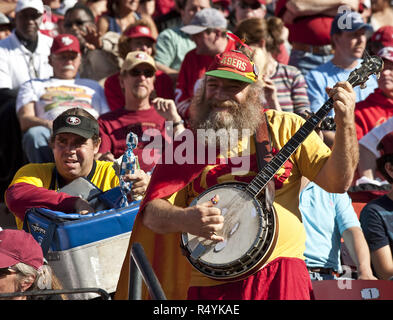 San Francisco, Californie, USA. Nov 8, 2009. La journée avait commencé très bien avec l'homme et des hot-dogs Bango le dimanche, Novembre 8, 2009 à Candlestick Park, San Francisco, Californie. Titans défait les 49ers 34-27. Crédit : Al Golub/ZUMA/Alamy Fil Live News Banque D'Images