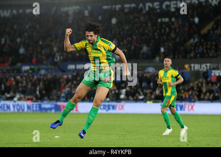 Swansea, Pays de Galles, Royaume-Uni. 28 novembre, 2018. Ahmed Hegazi de West Bromwich Albion célèbre après qu'il marque son 2e but. Les équipes Match de championnat Skybet EFL, Swansea City v West Bromwich Albion au Liberty Stadium de Swansea, Pays de Galles du Sud le mercredi 28 novembre 2018. Cette image ne peut être utilisé qu'à des fins rédactionnelles. Usage éditorial uniquement, licence requise pour un usage commercial. Aucune utilisation de pari, de jeux ou d'un seul club/ligue/dvd publications. Crédit : Andrew Orchard la photographie de sport/Alamy Live News Banque D'Images