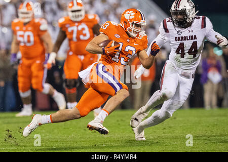 Clemson Tigers wide receiver Hunter Renfrow (13) au cours de la NCAA college football match entre la Caroline du Sud et Clemson le samedi 24 novembre 2018 au Memorial Stadium à Clemson, SC. Jacob Kupferman/CSM Banque D'Images