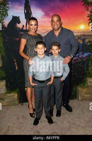 Hollywood, CA. 28 Nov, 2018. Tito Ortiz, Ambre Nichole Miller, au : Mowgli Légende de la Jungle Première à l'ArcLight Hollywood à Hollywood, Californie le 28 novembre 2018. Credit : Faye Sadou/media/Alamy Punch Live News Banque D'Images