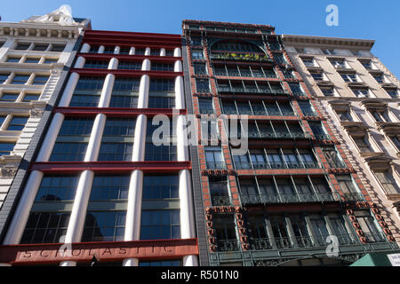 Broadway à SoHo est un quartier historique, NYC, USA Banque D'Images