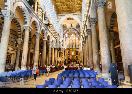 Pise, Italie - 23 septembre 2018 : l'intérieur de la cathédrale de Pise ou Duomo di Santa Maria Assunta Banque D'Images