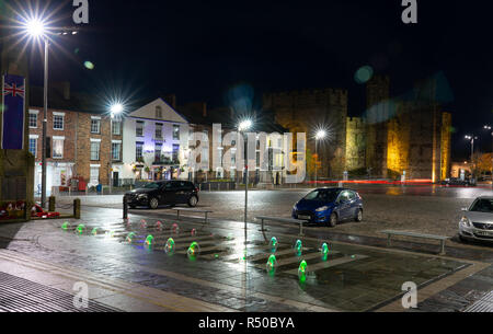 Place du Château, Caernarfon, Gwynedd, au nord du Pays de Galles. Image prise en novembre 2018. Banque D'Images