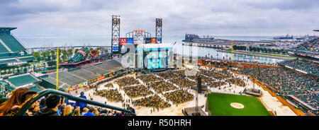 21 août 2018 San Francisco / CA / USA - vue aérienne de l'AT&T Park stade avant un concert de musique ; stage installée en face du panneau Banque D'Images